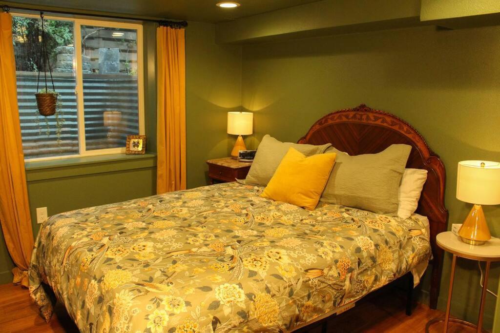 Heart Of Woodstock, 10 Min Walk To Reed, With Private Garage! Apartamento Portland Exterior foto