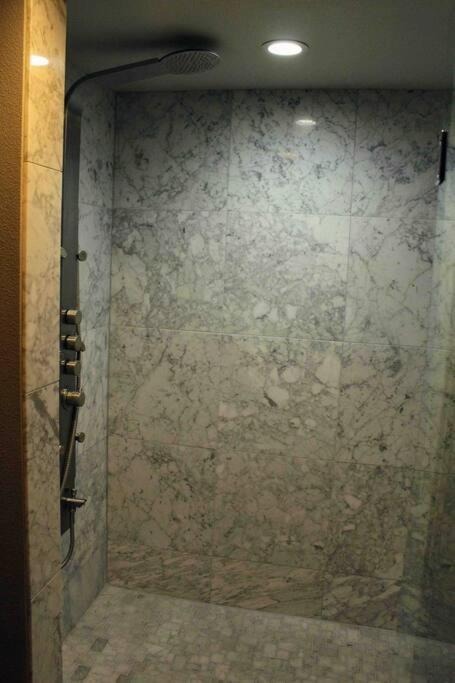 Heart Of Woodstock, 10 Min Walk To Reed, With Private Garage! Apartamento Portland Exterior foto
