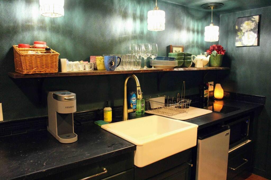 Heart Of Woodstock, 10 Min Walk To Reed, With Private Garage! Apartamento Portland Exterior foto