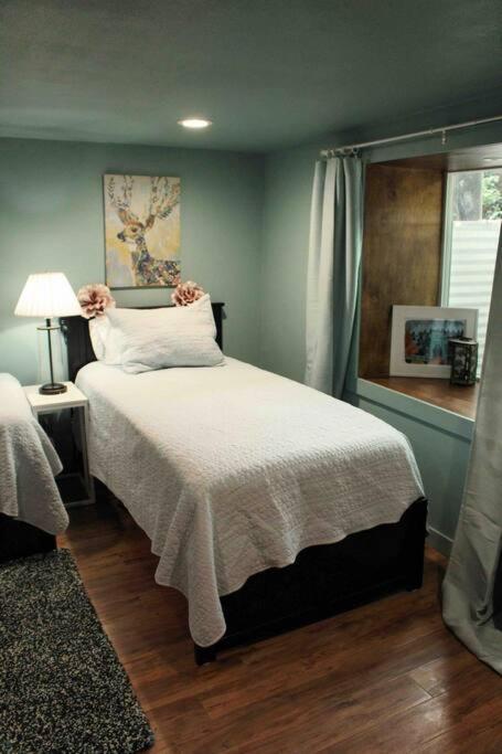 Heart Of Woodstock, 10 Min Walk To Reed, With Private Garage! Apartamento Portland Exterior foto