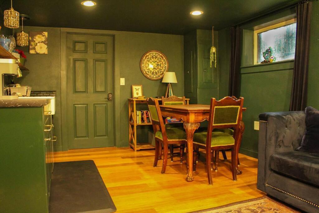 Heart Of Woodstock, 10 Min Walk To Reed, With Private Garage! Apartamento Portland Exterior foto
