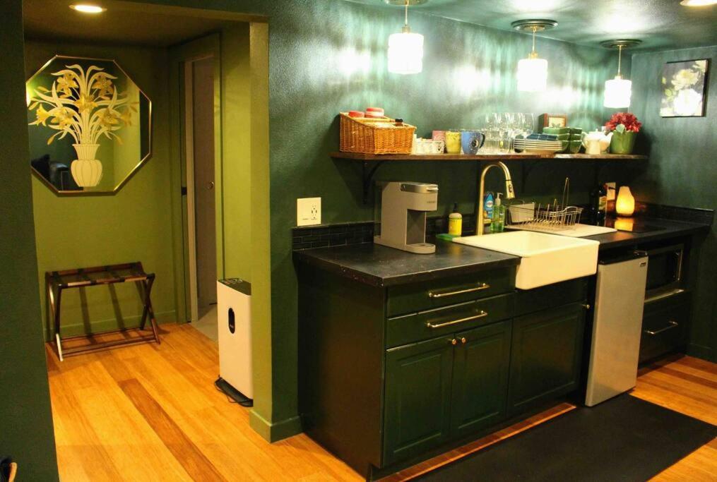 Heart Of Woodstock, 10 Min Walk To Reed, With Private Garage! Apartamento Portland Exterior foto